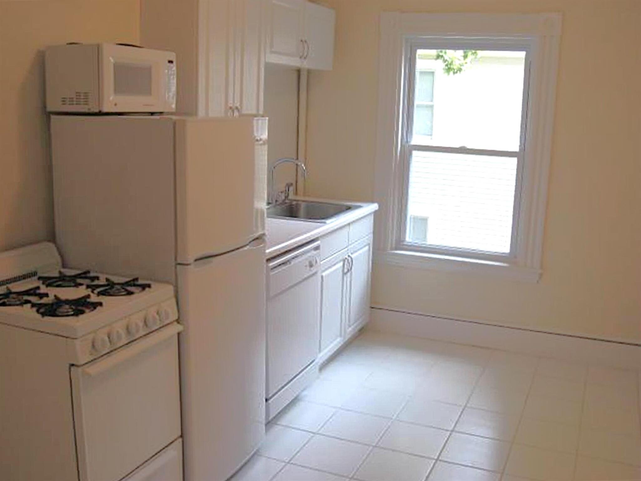 Building Photo - 33 Chester St