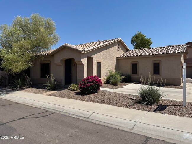Building Photo - 2633 E Riviera Dr