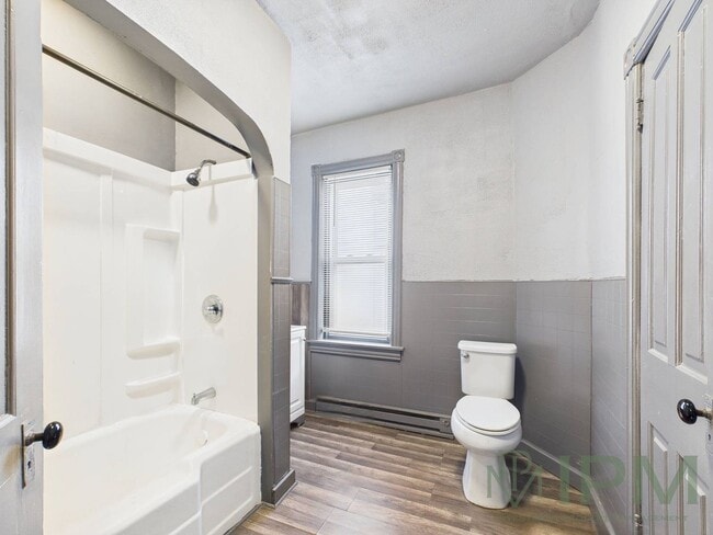 Building Photo - 734 Lehman St