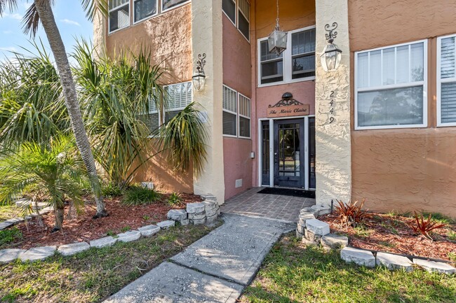 Building Photo - Charming and Spacious 2BR/1BA Unit in Hist...