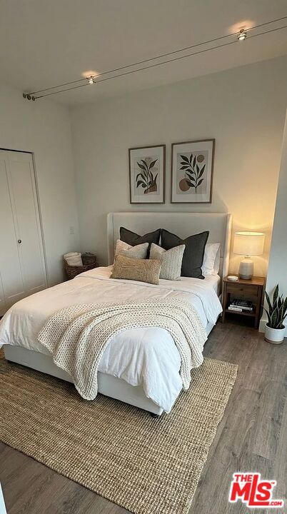 Building Photo - 838 N Doheny Dr