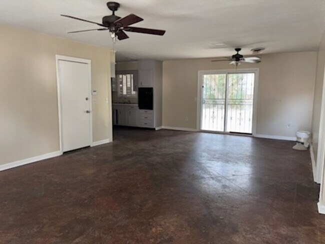 Building Photo - 5725 Brownlee Dr