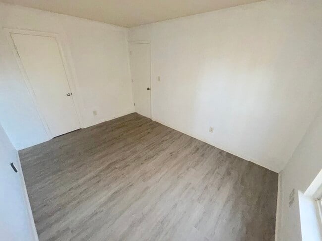Building Photo - UPDATED 2BED/1BATH TOWNHOME IN TOWN CENTER VIRGINIA BEACH!!!!!