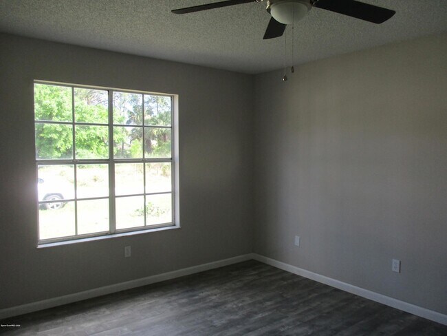 Building Photo - 474 Tuloma Ave SW