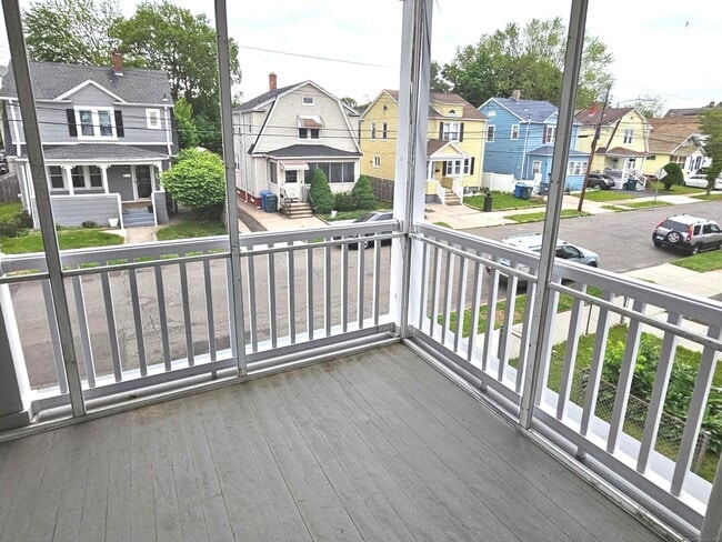 Building Photo - 108 Concord St