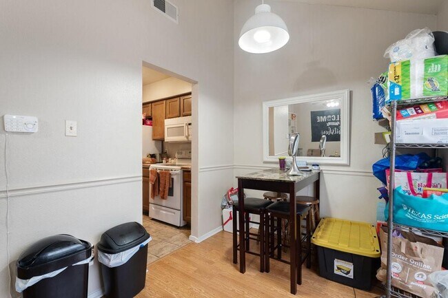 Building Photo - 2811 Rio Grande St