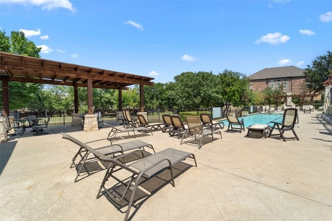 Building Photo - 2952 Sheridan Dr
