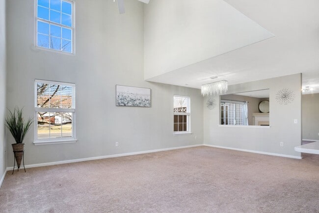 Building Photo - Updated 3-Bed, 2.5-Bath Yorktown Condo with Modern Kitchen, Parking & Community Amenities