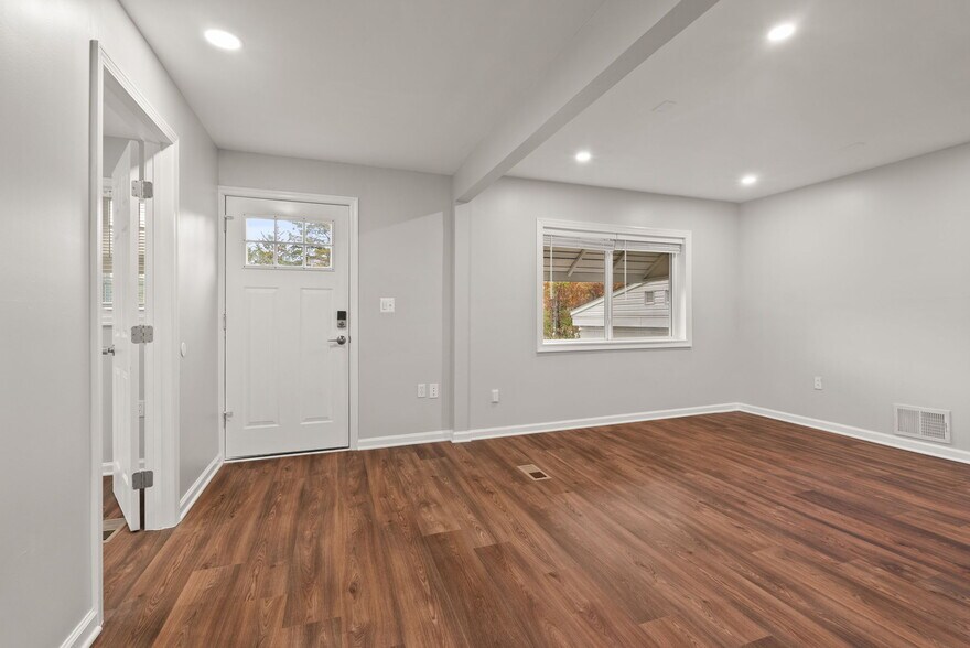 Building Photo - 6578 Edsall Rd