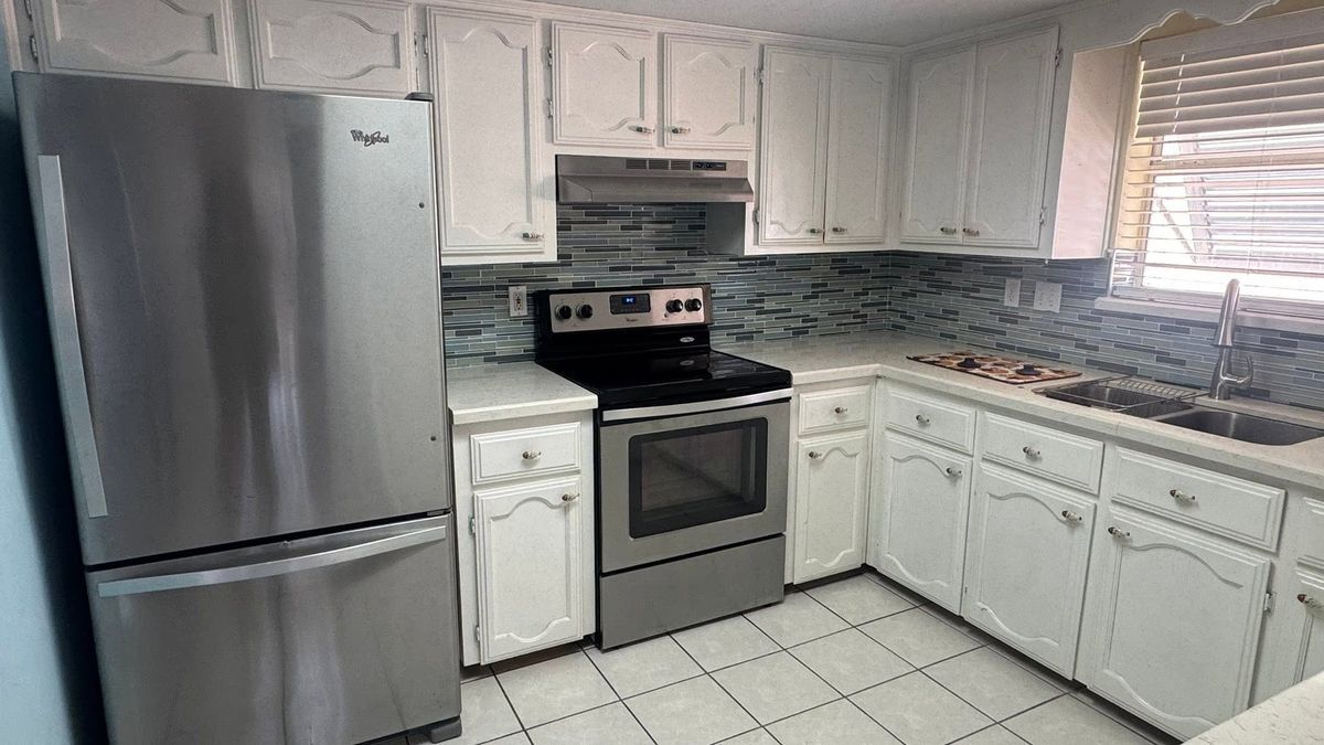 Building Photo - 108 W Capricorn Dr