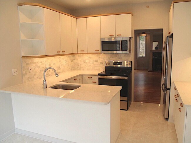 Building Photo - 14 Sedgewick Village Ln