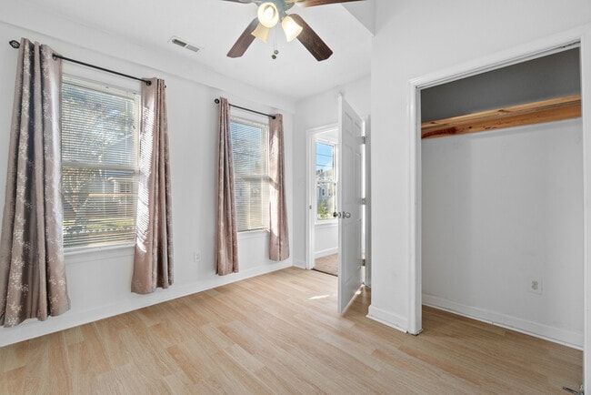 Building Photo - 3216 Marne Ave