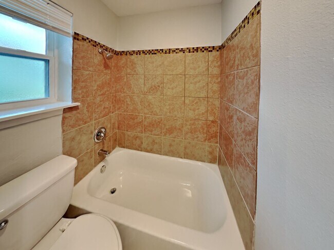 Building Photo - Newly Renovated 3BR/2BA Home in Dallas