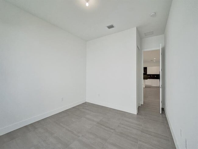 Building Photo - 5736 SW 104th Terrace
