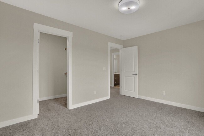 Building Photo - 3780 Venice Grove