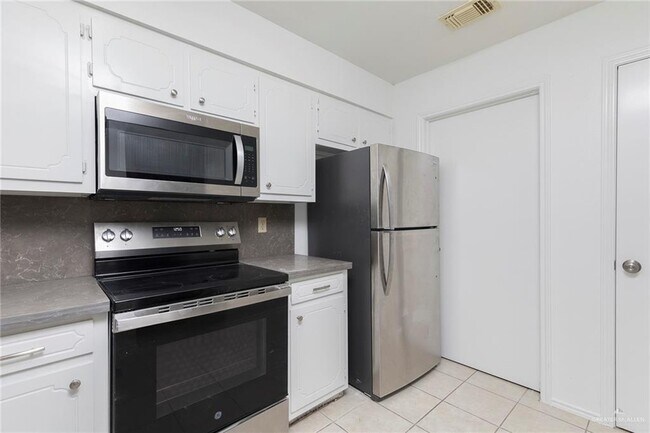 Building Photo - 14 Toronto Ave