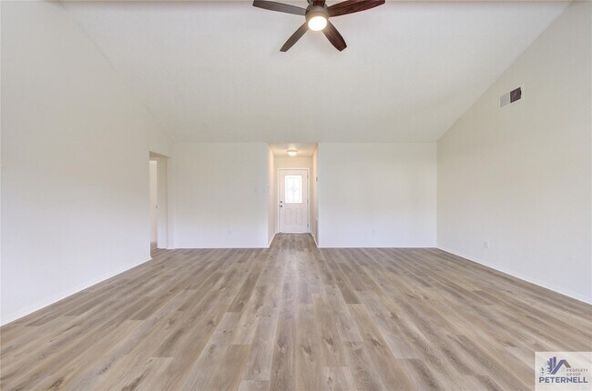 Building Photo - 946 Three Forks Dr