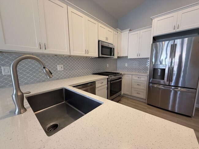 Building Photo - 2503 Levante St