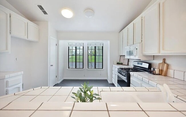Building Photo - 4401 Careyback Ave