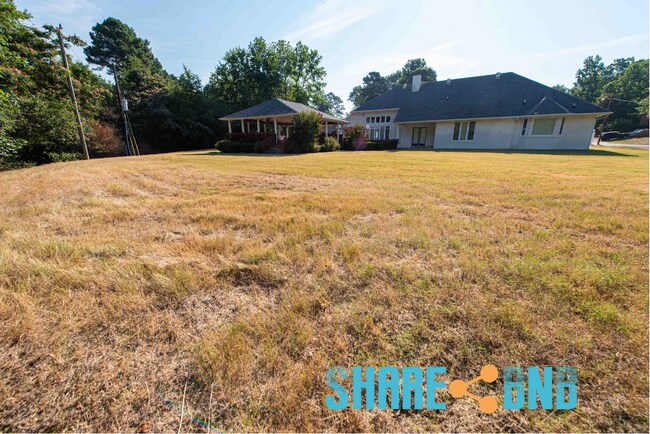 Building Photo - 48 Dartmouth Dr