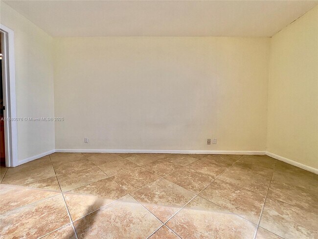 Building Photo - 109 Lake Emerald Dr