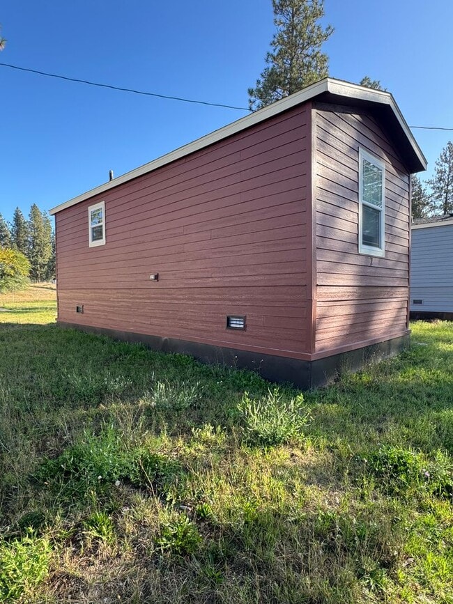 Building Photo - 41652 US Hwy 93 Frontage Rd