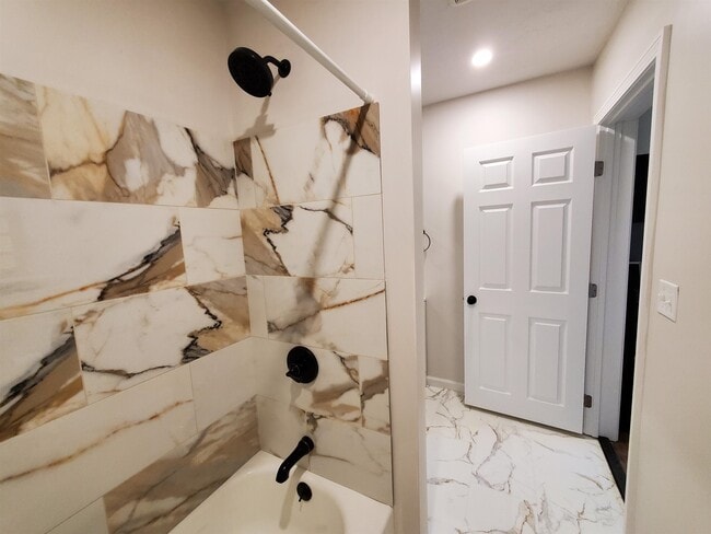 Building Photo - 17 Canaan St