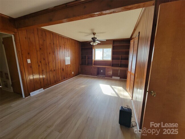 Building Photo - 6539 Louglen Cir