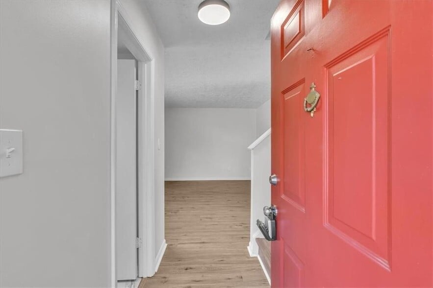 Building Photo - 2613 Stratford Ln