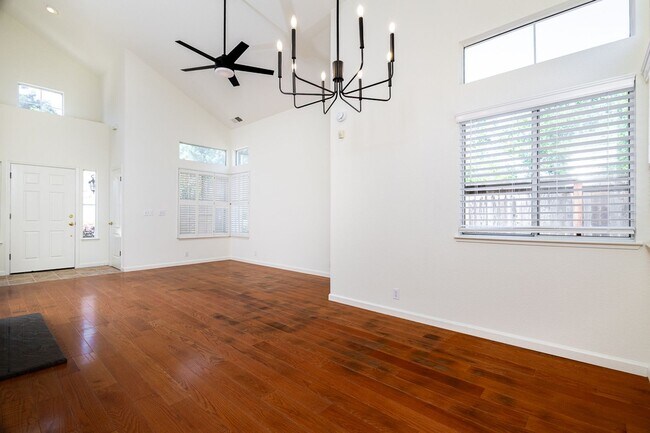 Building Photo - Stunning 2 Story, 3-Bed Home in Folsom’s Desirable Gated Community!