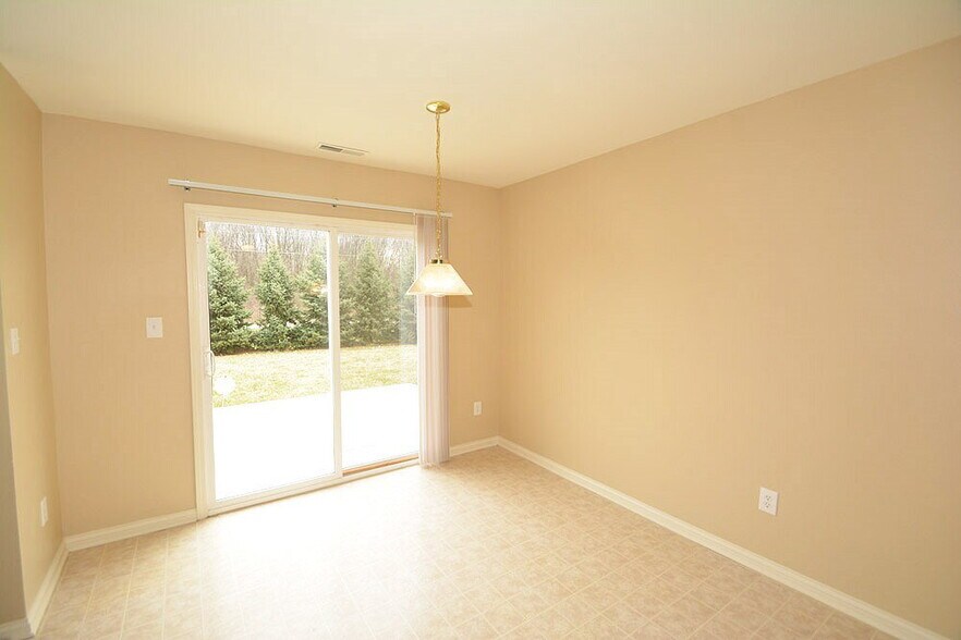 Building Photo - 4768 Beach Club Dr