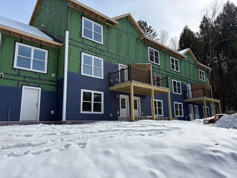 Building Photo - 867 Upper Pleasant Valley Rd