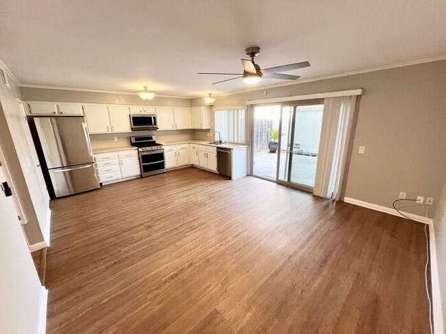 Building Photo - Spacious 4 BR/2.5 BA Townhouse in Carlsbad...