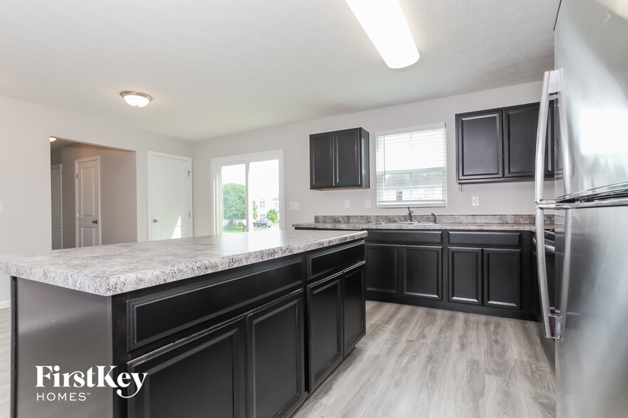 Building Photo - 4721 Megan Danielle Dr