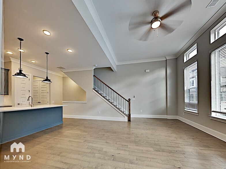 Building Photo - 576 Broadview Pl NE