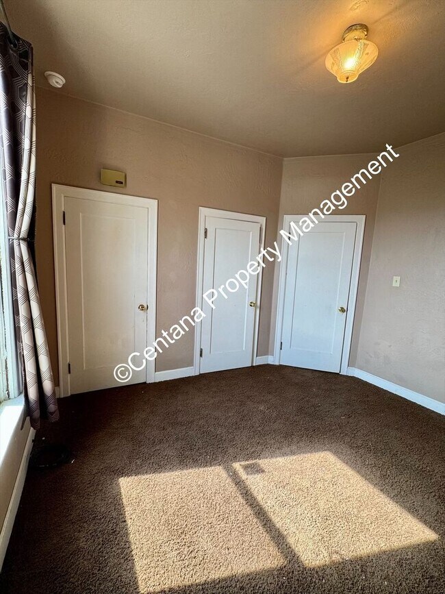 Building Photo - 909-911 Antimony