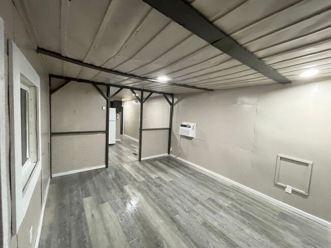Building Photo - Two Bedroom One Bath Manufactured Home in Huntington
