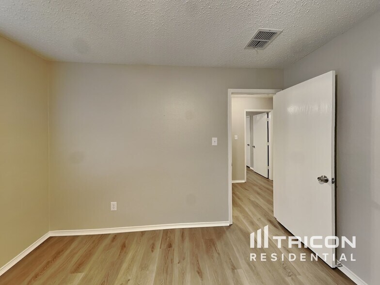 Building Photo - 2728 Monticello Ln