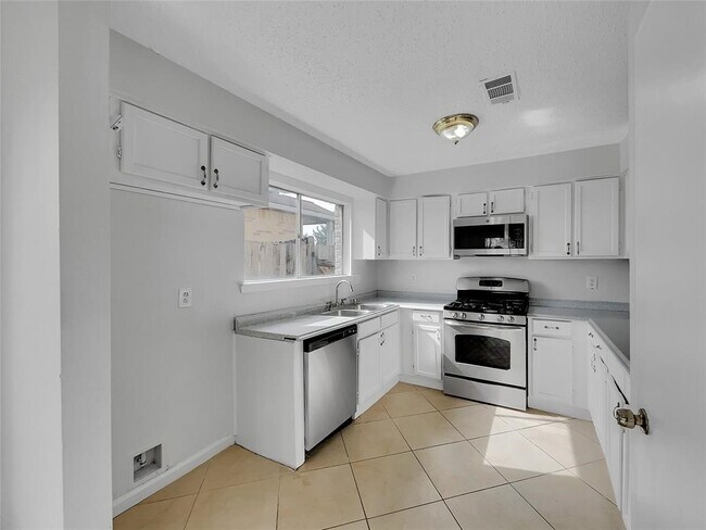 Building Photo - 17103 Costero Dr