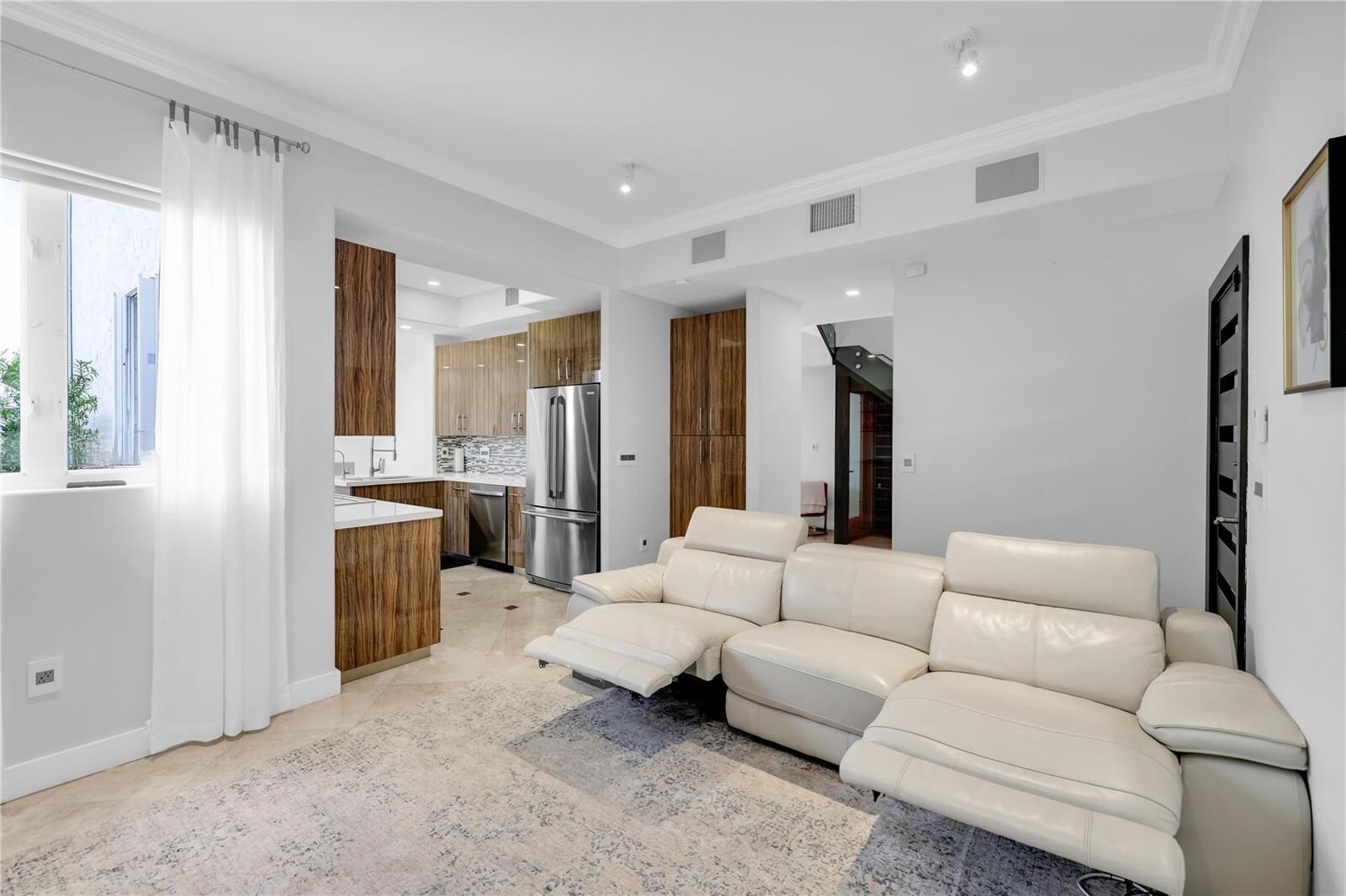 Building Photo - 3015 NE 208th St