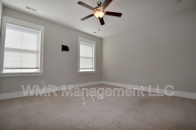 Building Photo - 724 Waterscape Ct