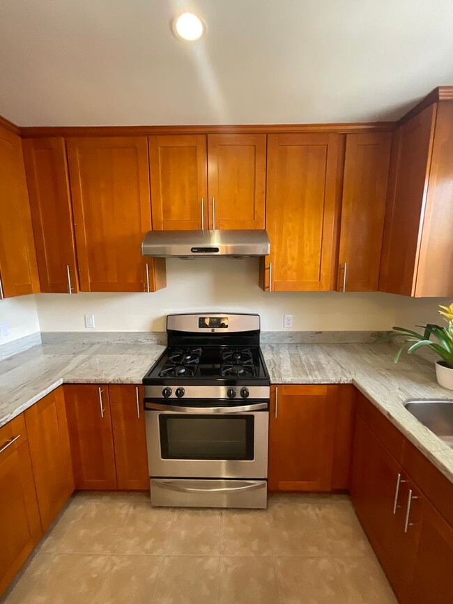 Building Photo - Charming San Carlos Home in Prime Location!