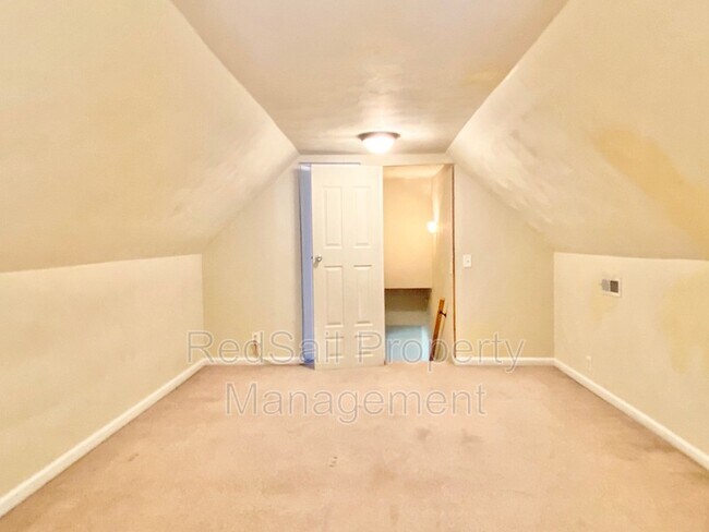 Building Photo - 3524 Bapaume Ave