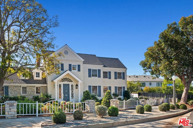 Building Photo - 360 Alma Real Dr