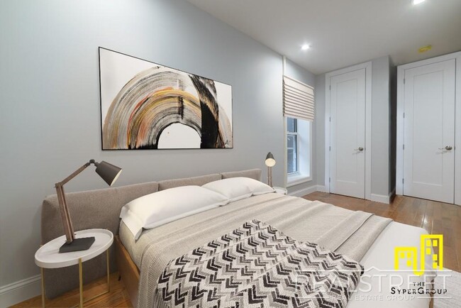 Building Photo - 1 Bed With OD Sapce in Crown Heights!