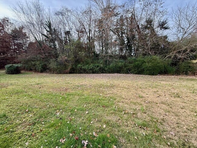 Building Photo - 103 York Dr