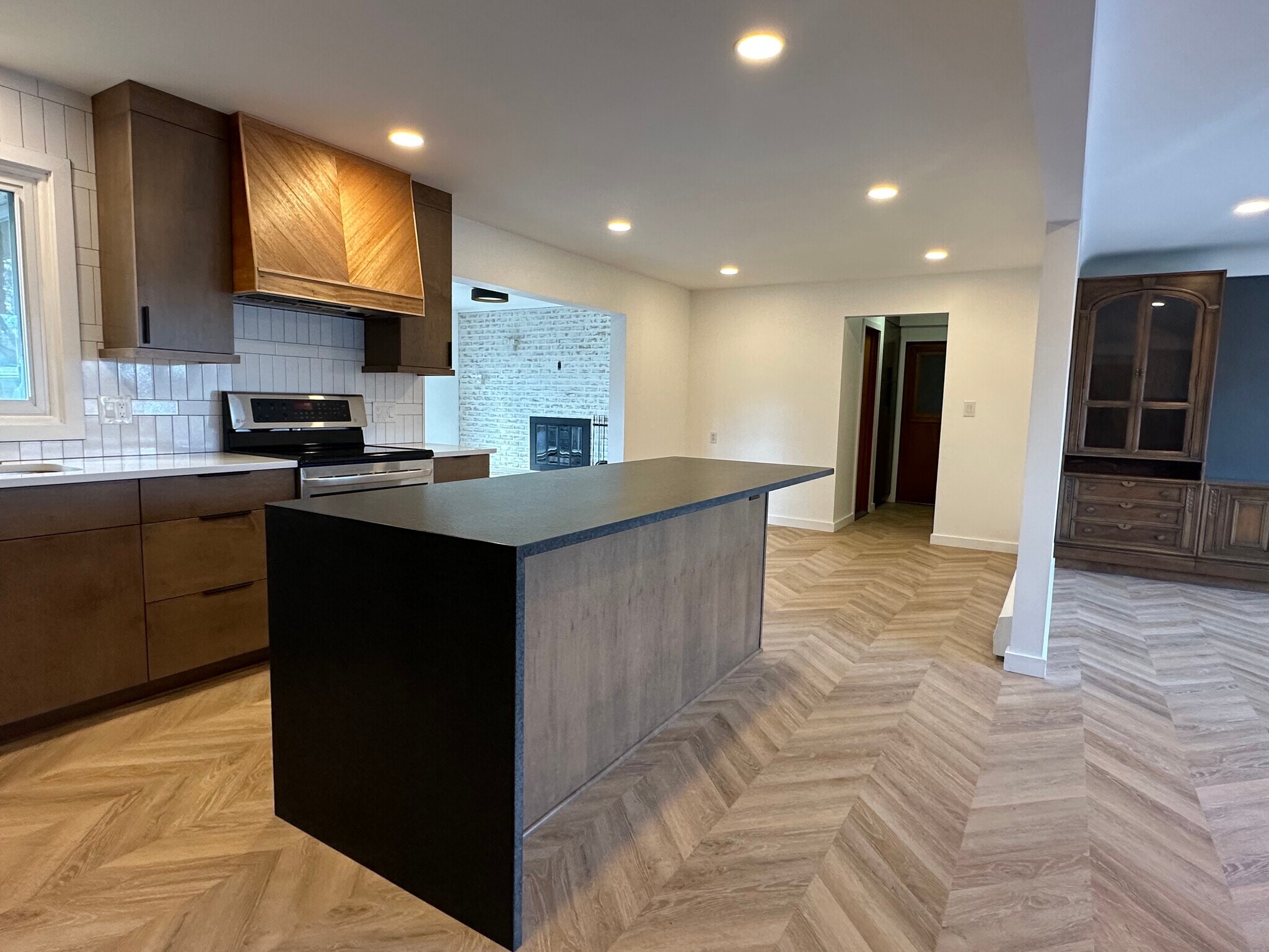 Building Photo - 3711 Ruthland Dr