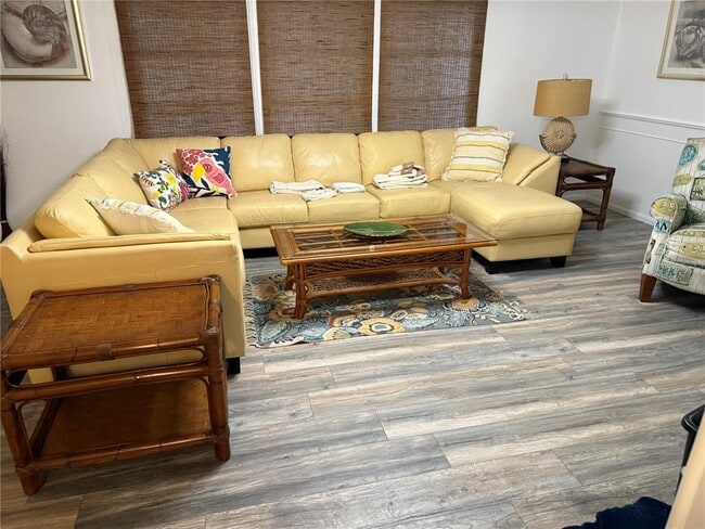 Building Photo - 667 Sugar Palm St