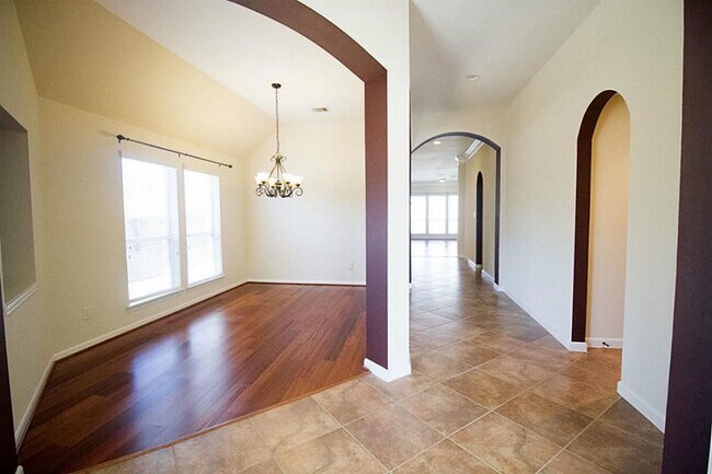 Building Photo - 4010 Wolf Springs Ct