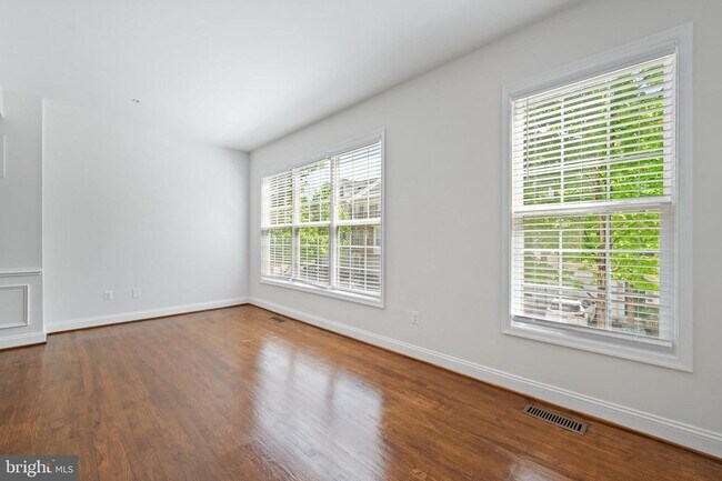 Building Photo - 8342 Broderick Cir